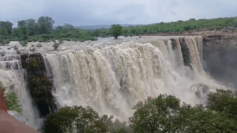 Rajasthan: एक शर्ट ने ले ली JEE स्टूडेंट की जान, बूंदी के भीमलत झरने में समा गया लड़का; कोटा में कर रहा था तैयारी