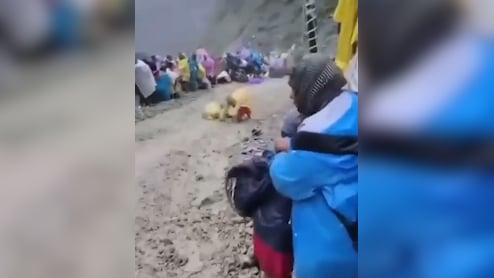 भारी बारिश और भूस्खलन के कारण फिलहाल रोकी गई अमरनाथ यात्रा, पत्थर गिरने से एक महिला की हुई मौत