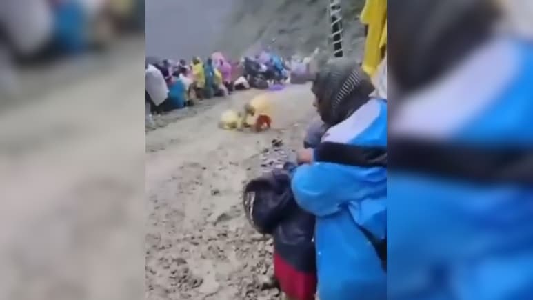 भारी बारिश और भूस्खलन के कारण फिलहाल रोकी गई अमरनाथ यात्रा, पत्थर गिरने से एक महिला की हुई मौत भारी बारिश और भूस्खलन के कारण फिलहाल रोकी गई अमरनाथ यात्रा, पत्थर गिरने से एक महिला की हुई मौत