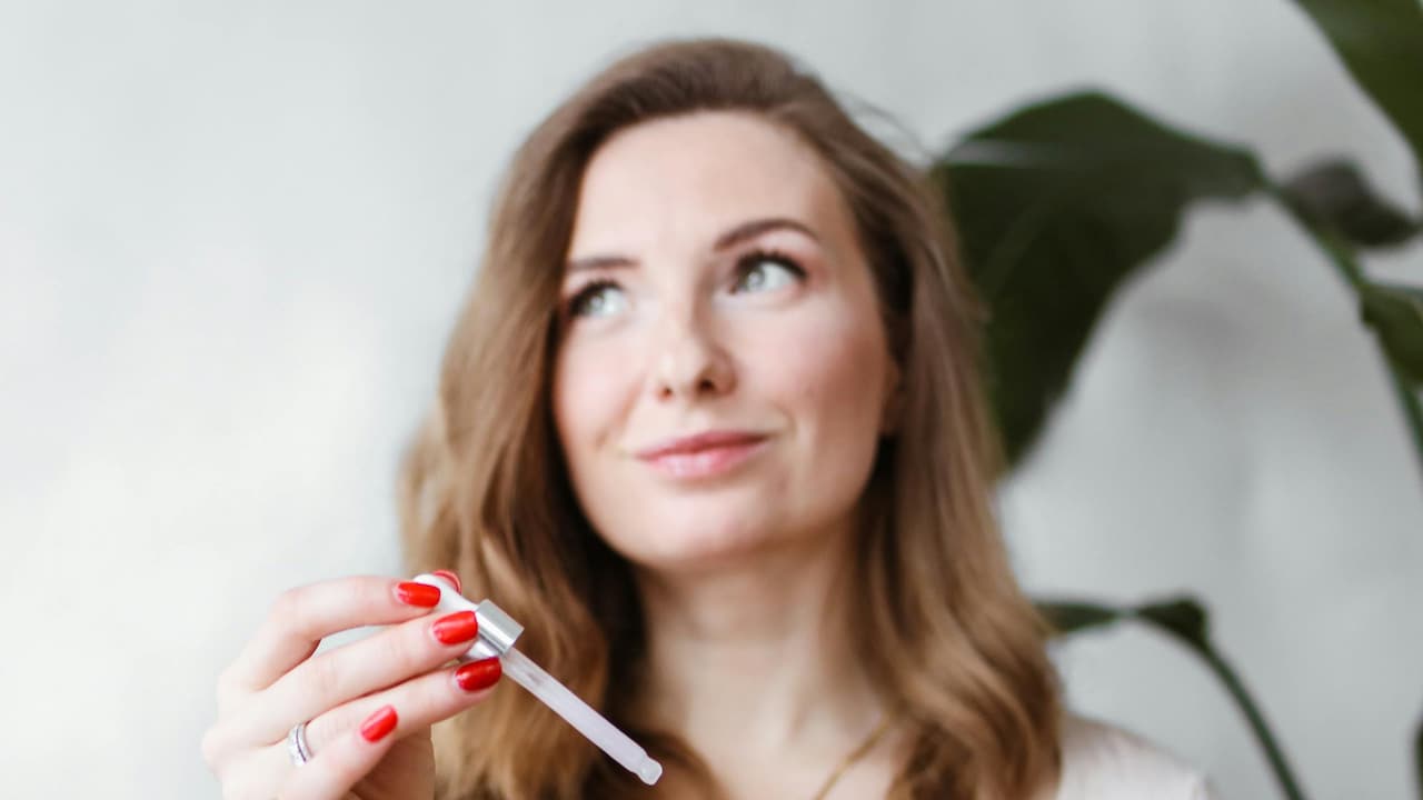 Add Hair Serum After Wash To Keep Hair In Place For Long Hours