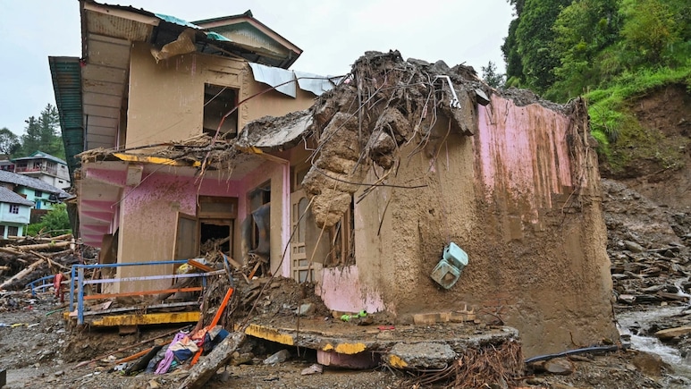 हिमाचल प्रदेश में बाढ़ के बाद कैसे हैं हालात? अब तक 310 लोगों की मौत, 38 लापता, 350 घायल हिमाचल प्रदेश में बाढ़ के बाद कैसे हैं हालात? अब तक 310 लोगों की मौत, 38 लापता, 350 घायल