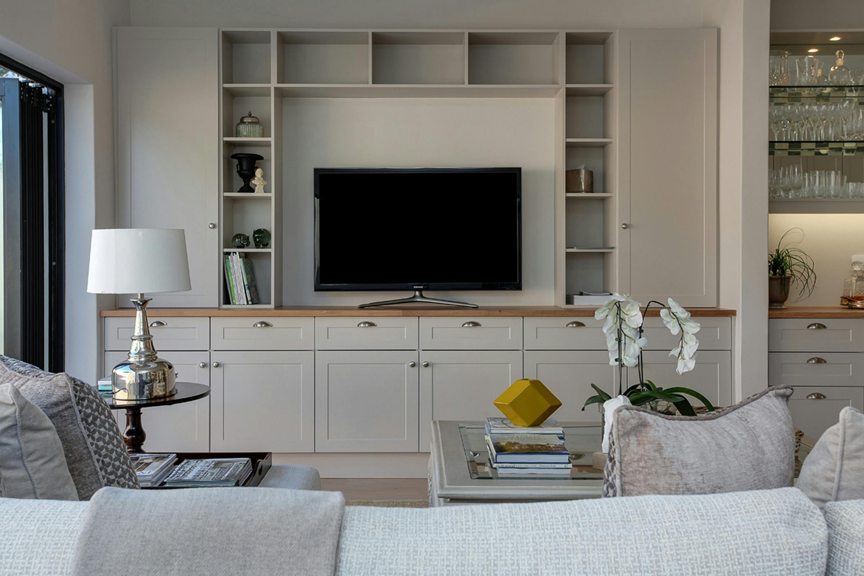 आपके Living Room की शान बढ़ाएगी ये Stylish और Modern TV Cabinet, खरीदें इन्हें भारी छूट में! आपके Living Room की शान बढ़ाएगी ये Stylish और Modern TV Cabinet, खरीदें इन्हें भारी छूट में!