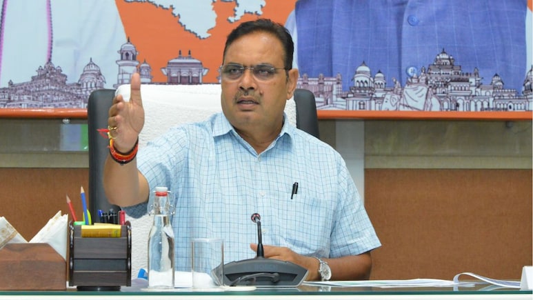 राजस्थान में 3 RAS अधिकारी किए गए एपीओ, सीएम की हाईलेवल मीटिंग के बाद हुआ एक्शन राजस्थान में 3 RAS अधिकारी किए गए एपीओ, सीएम की हाईलेवल मीटिंग के बाद हुआ एक्शन