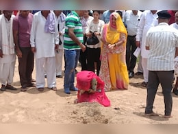 Rajasthan: रतनगढ़ में जहां शहीद हुए थे पायलट ऋषिराज, उस मिट्टी को नमन करने पहुंचा परिवार; देर तक रोती रही मां Rajasthan: रतनगढ़ में जहां शहीद हुए थे पायलट ऋषिराज, उस मिट्टी को नमन करने पहुंचा परिवार; देर तक रोती रही मां