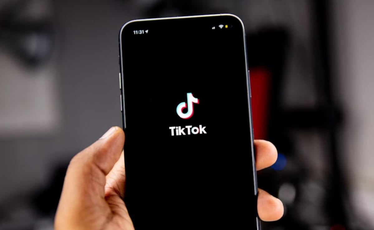 Американската банка издава извинение относно видеото на Tiktok на неподходящия акт на двойката в клон 