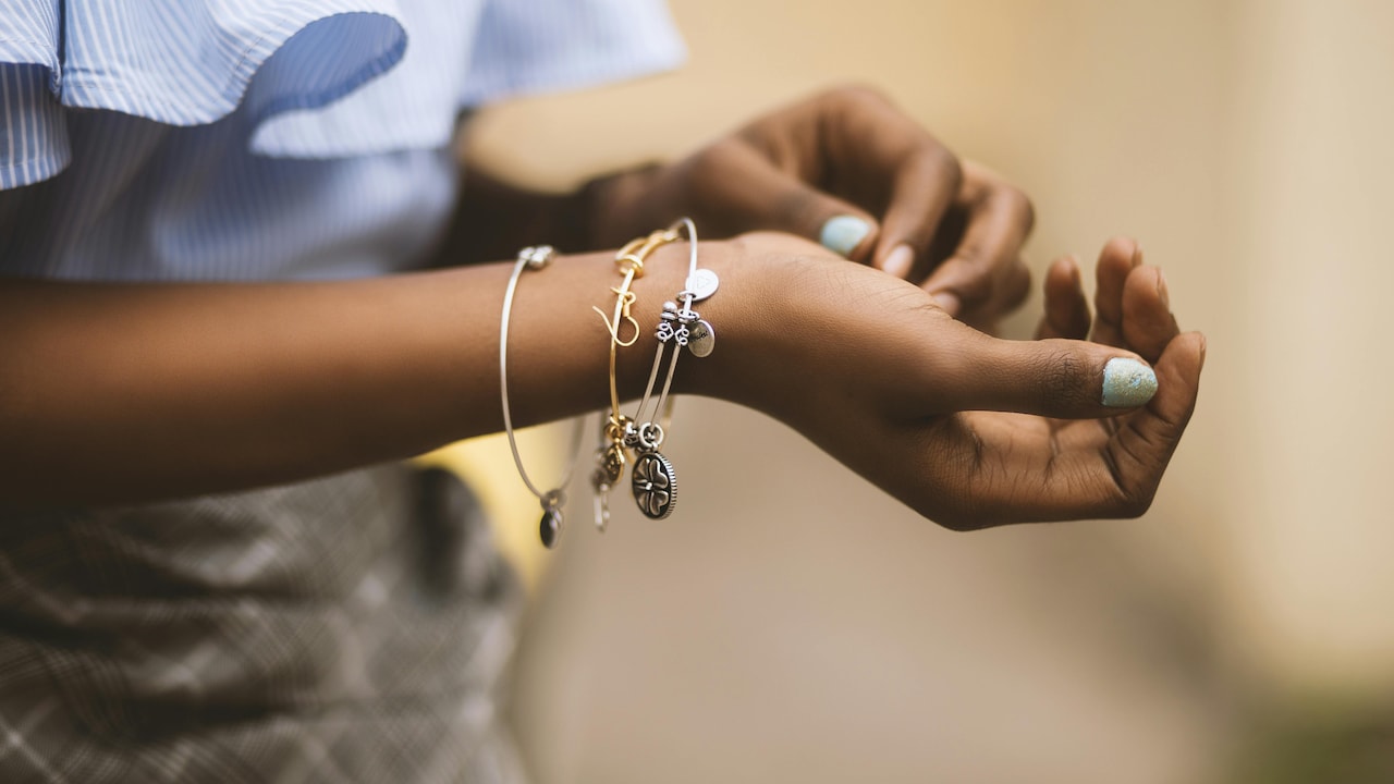 Stylish bracelets to accessories your outfits with an elegant touch