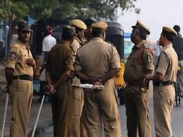 नोएडा : पुलिस और बाइक सवार बदमाशों के बीच मुठभेड़, पैर में गोली लगने से दो घायल नोएडा : पुलिस और बाइक सवार बदमाशों के बीच मुठभेड़, पैर में गोली लगने से दो घायल