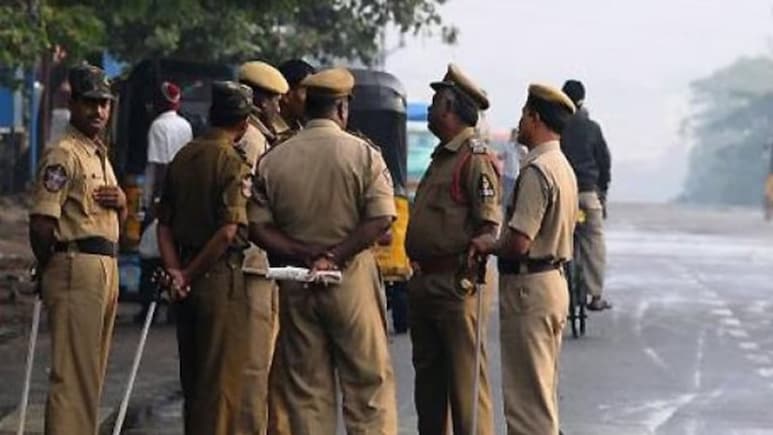 नोएडा : पुलिस और बाइक सवार बदमाशों के बीच मुठभेड़, पैर में गोली लगने से दो घायल नोएडा : पुलिस और बाइक सवार बदमाशों के बीच मुठभेड़, पैर में गोली लगने से दो घायल