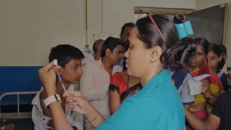 Exclusive : अख्खं गाव रेबीजचं इंजेक्शन घेण्यासाठी रुग्णालयात, छत्रपती संभाजीनगरच्या फारोळा गावात काय घडलं? Exclusive : अख्खं गाव रेबीजचं इंजेक्शन घेण्यासाठी रुग्णालयात, छत्रपती संभाजीनगरच्या फारोळा गावात काय घडलं?