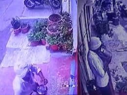 दूध में थूककर सप्लाई कर रहा था शख्स, सीसीटीवी फुटेज से राज खुलने के बाद गिरफ्तार दूध में थूककर सप्लाई कर रहा था शख्स, सीसीटीवी फुटेज से राज खुलने के बाद गिरफ्तार