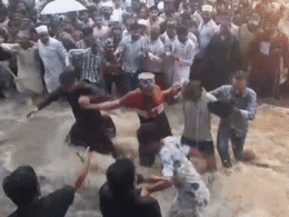 Rajasthan: "भीग गए, लेकिन ख्वाजा का दीदार हो गया", अजमेर की गलियों में भरा पानी, एक-दूसरे का हाथ थामे दरगाह तक पहुंचे जायरीन