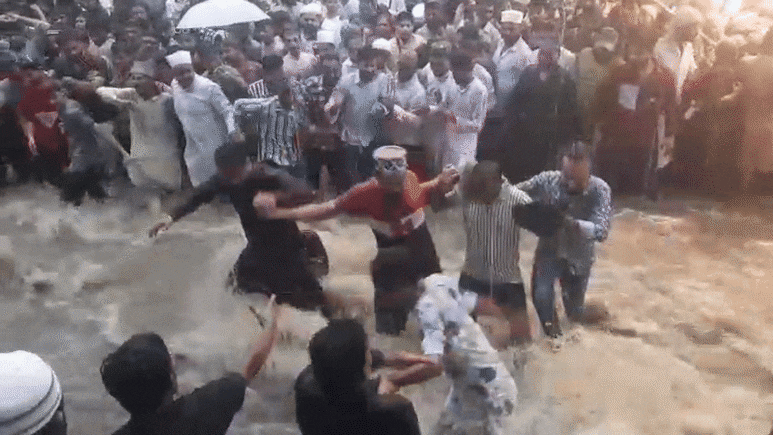 Rajasthan: "भीग गए, लेकिन ख्वाजा का दीदार हो गया", अजमेर की गलियों में भरा पानी, एक-दूसरे का हाथ थामे दरगाह तक पहुंचे जायरीन Rajasthan: "भीग गए, लेकिन ख्वाजा का दीदार हो गया", अजमेर की गलियों में भरा पानी, एक-दूसरे का हाथ थामे दरगाह तक पहुंचे जायरीन