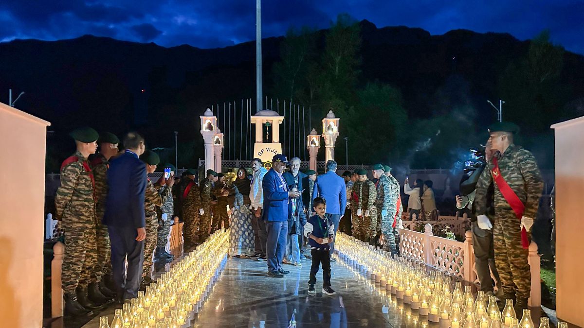 कारगिल युद्ध से अब तक: LoC के इस पार और उस पार... दोनों कश्मीर की दो अलग कहानियां हकीकत बताती हैं