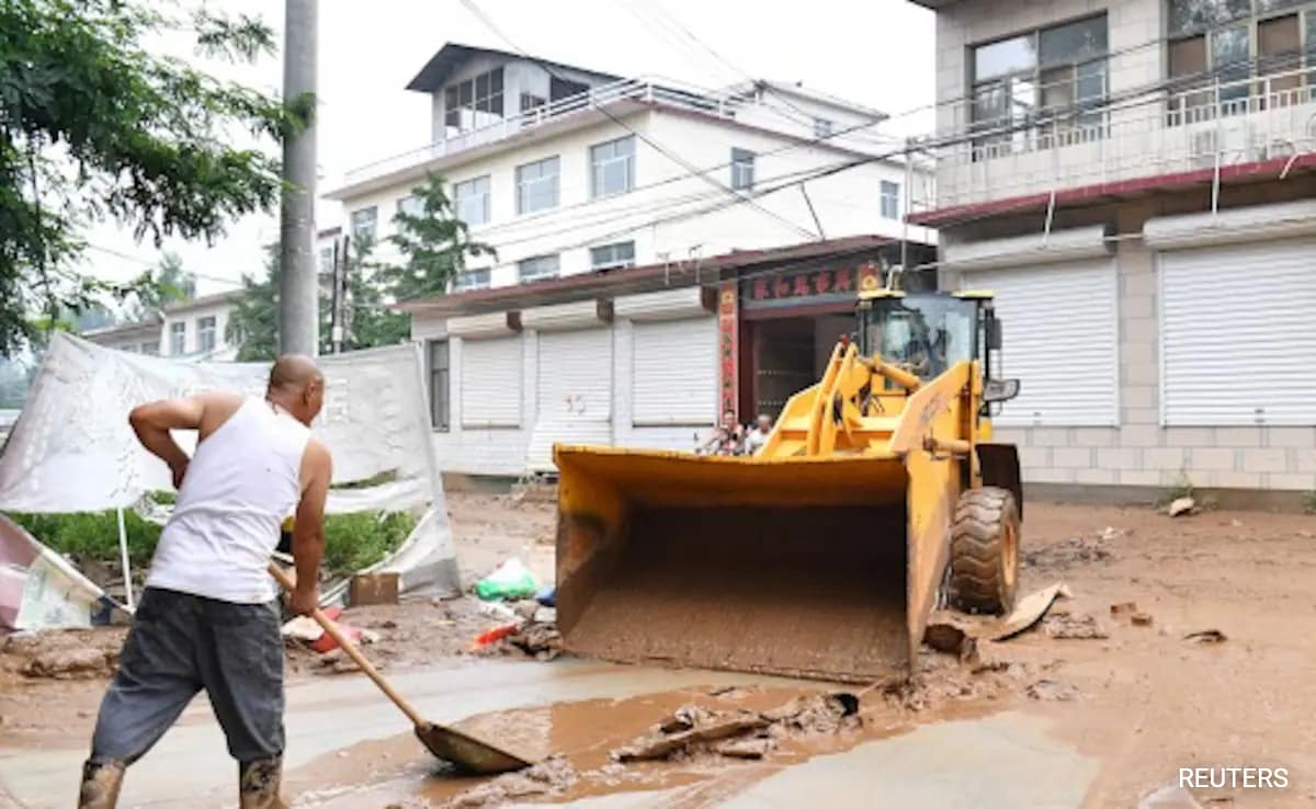 Силен дъжд се засили около Пекин и близките провинции в