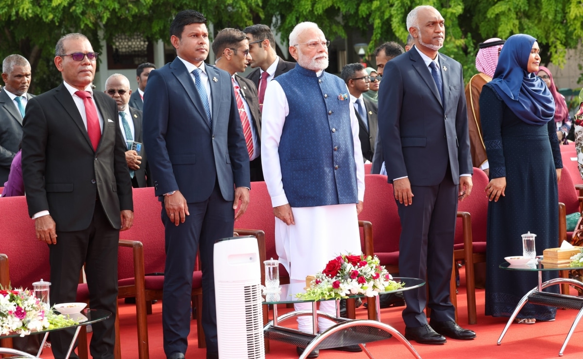 मालदीव ने अपने 60वें स्वतंत्रता दिवस समारोह में प्रधानमंत्री नरेंद्र मोदी को मुख्य अतिथि के रूप में आमंत्रित किया था. मालदीव ने अपने 60वें स्वतंत्रता दिवस समारोह में प्रधानमंत्री नरेंद्र मोदी को मुख्य अतिथि के रूप में आमंत्रित किया था.