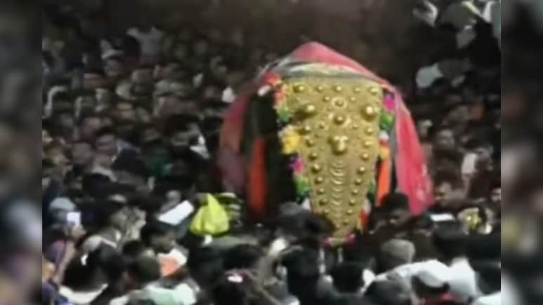 “महादेवी” हथिनी की विदाई में उमड़ी भीड़, हथिनी को दी गई भावुक विदाई