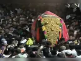 “महादेवी” हथिनी की विदाई में उमड़ी भीड़, हथिनी को दी गई भावुक विदाई “महादेवी” हथिनी की विदाई में उमड़ी भीड़, हथिनी को दी गई भावुक विदाई