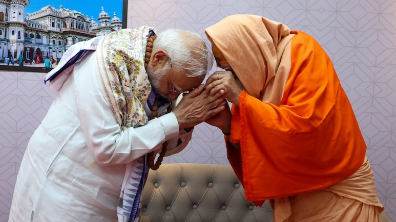 पीएम मोदी कुशल प्रशासक और आध्यात्मिक व्यक्ति : स्वामी शक्ति शरणानंद सरस्वती