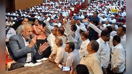Nashik News: कृषी मंत्री माणिकराव कोकाटेंना शेतकऱ्यांनी घेरलं, जोरदार गोंधळ