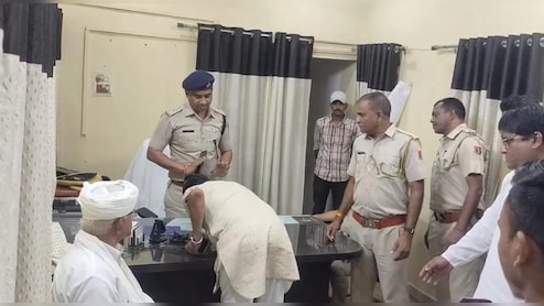 Rajasthan: डिप्टी एसपी के पैर पड़ गए बीजेपी विधायक, बोले- सीआई बजरी माफ‍ियाओं से लेता है पैसा, कार्रवाई करें