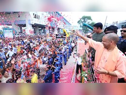 सीएम योगी ने कांवड़ियों पर बरसाए फूल, बोले, 'उत्तर प्रदेश की सरकार आपकी सुरक्षा के लिए हर समय मौजूद' सीएम योगी ने कांवड़ियों पर बरसाए फूल, बोले, 'उत्तर प्रदेश की सरकार आपकी सुरक्षा के लिए हर समय मौजूद'