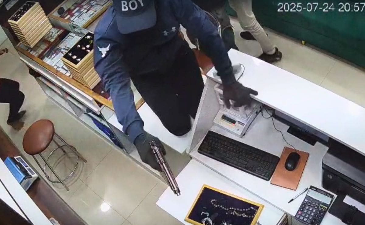 On CCTV, Masked Robbers With Guns Drawn Loot Bengaluru Jewellery Store