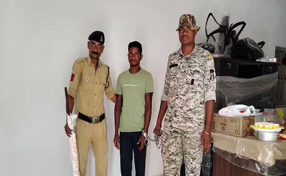 Balrampur News: नक्सली संगठन का मेंबर बनकर करता था लूट; कई अपराध को दिया अंजाम, अब चढ़ा पुलिस के हत्थे