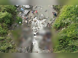 उत्तराखंड में बड़ा हादसा… सवारियों से भरी जीप खाई में गिरी, 8 की मौत उत्तराखंड में बड़ा हादसा… सवारियों से भरी जीप खाई में गिरी, 8 की मौत