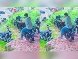 बिना पूछे स्टार्ट की शोरूम की बाइक, फिर जो हुआ…वीडियो देख लोग बोले- तुमसे ना हो पाएगा बिना पूछे स्टार्ट की शोरूम की बाइक, फिर जो हुआ…वीडियो देख लोग बोले- तुमसे ना हो पाएगा