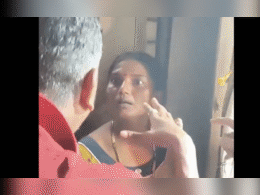 Mumbai News : 'तुम्ही हिंदुस्तानी नाही का?' मराठीच्या वादावरुन घाटकोपरमधील महिलेचा Video Viral Mumbai News : 'तुम्ही हिंदुस्तानी नाही का?' मराठीच्या वादावरुन घाटकोपरमधील महिलेचा Video Viral