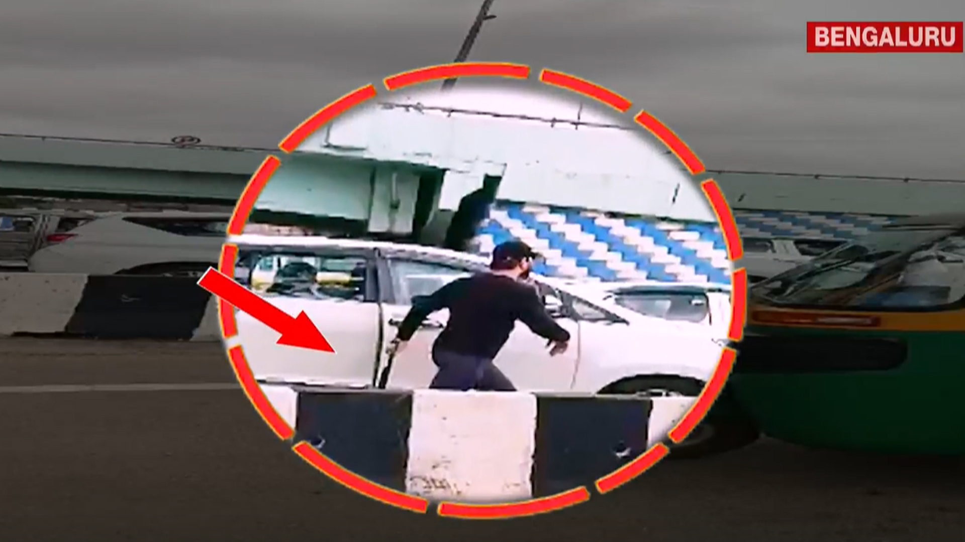 Bizarre Road Rage in Bengaluru: MUV Driver Threatens with Machete, Crowd Vandalizes Vehicle