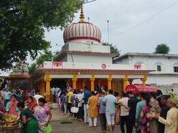 रीवा में है महामृत्युंजय मंदिर जहां मौत के कदम भी ठिठक जाते हैं ! सावन में उमड़ा भक्तों का सैलाब रीवा में है महामृत्युंजय मंदिर जहां मौत के कदम भी ठिठक जाते हैं ! सावन में उमड़ा भक्तों का सैलाब