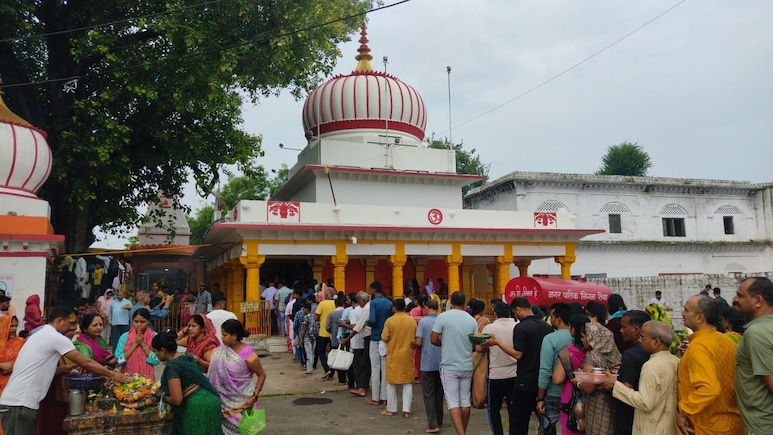 रीवा में है महामृत्युंजय मंदिर जहां मौत के कदम भी ठिठक जाते हैं ! सावन में उमड़ा भक्तों का सैलाब रीवा में है महामृत्युंजय मंदिर जहां मौत के कदम भी ठिठक जाते हैं ! सावन में उमड़ा भक्तों का सैलाब