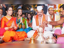 Ashadhi Ekadashi 2025: 'महाराष्ट्राची काळजी घेण्याची शक्ती द्यावी', CM फडणवीस यांचं विठुरायाला साकडं Ashadhi Ekadashi 2025: 'महाराष्ट्राची काळजी घेण्याची शक्ती द्यावी', CM फडणवीस यांचं विठुरायाला साकडं