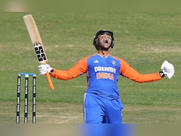 Asia Cup 2025: '10-15-20 नहीं...', अभिषेक शर्मा ने इतने छक्के लगाकार मैदान कर दिया धुआं-धुआं