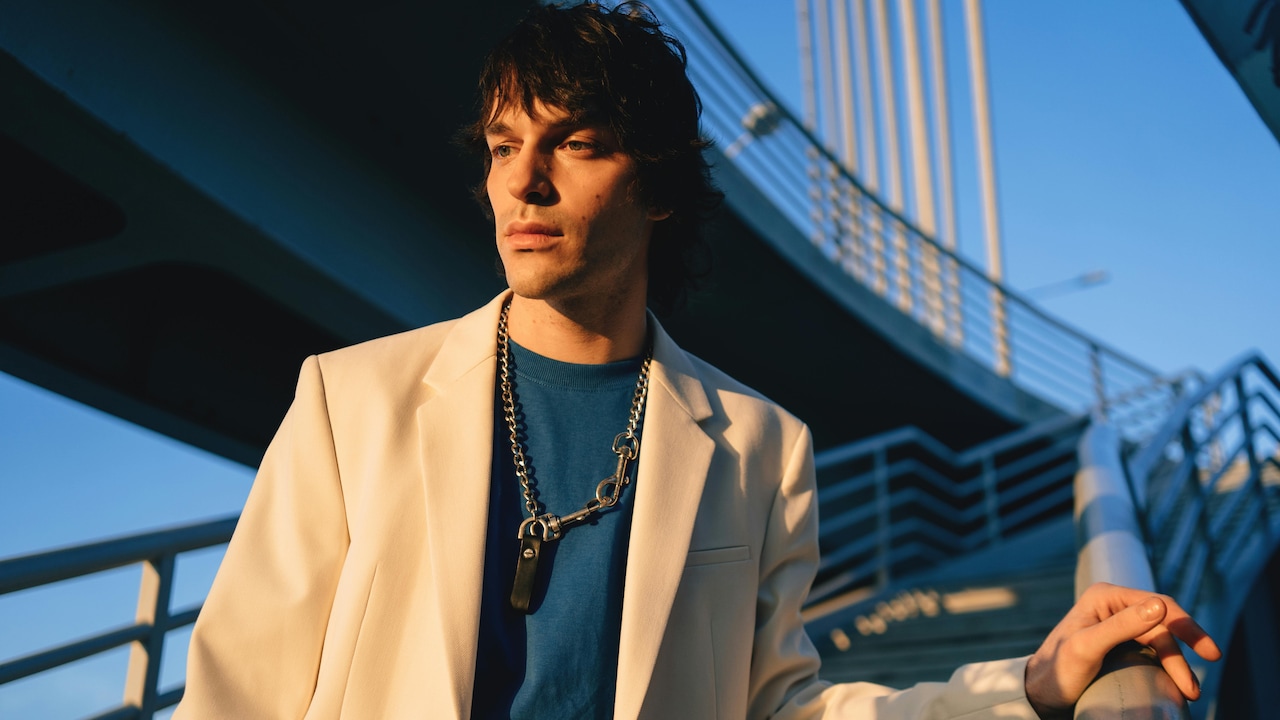 Read some easy and effective blazing styling tips for men