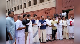 Priyanka Gandhi Leads Kerala Nuns' Arrest Protest, Shashi Tharoor Missing