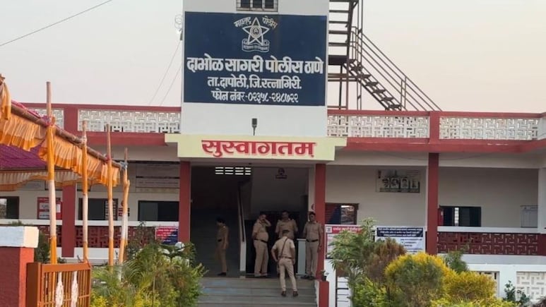 Ratnagiri News : शिक्षकी पेशाला काळिमा! पाचवीतील विद्यार्थिनीशी शिक्षकाचे अश्लील चाळे Ratnagiri News : शिक्षकी पेशाला काळिमा! पाचवीतील विद्यार्थिनीशी शिक्षकाचे अश्लील चाळे