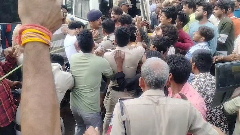 दो साल के बच्चे को झोलाछाप डॉक्टर ने दी दवा...कुछ ही देर में हो गई मौत! गुस्साए लोगों ने काटा जमकर बवाल