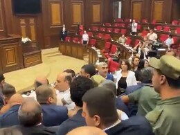 अर्मेनिया की संसद में हंगामा, विपक्षी सांसद पर हमला, तानाशाही के आरोप, पूरा मामला जानिए