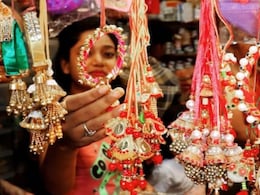 पहली राखी किसने किसको बांधी थी, ज्योतिषाचार्य से जानिए इसकी पौराणिक कथा पहली राखी किसने किसको बांधी थी, ज्योतिषाचार्य से जानिए इसकी पौराणिक कथा