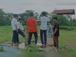 स्कूल में खाना और श्मशान में पानी पीने जाते हैं नौनिहाल, कई बार शिकायतों के बाद भी ध्यान नहीं दे रहा विभाग 