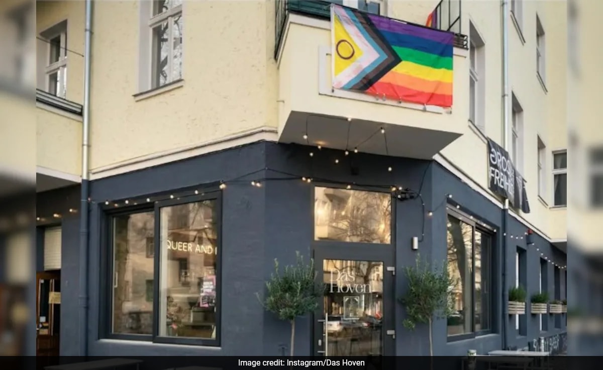 неонов знак в кафенето на Das Hoven в модерен Берлински