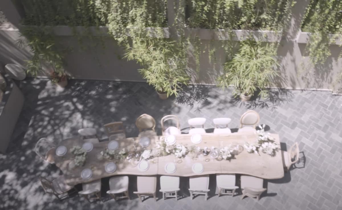 The front yard of the house. Photo: YouTube/Alanna&Ivor The front yard of the house. Photo: YouTube/Alanna&Ivor