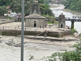 NDTV Exclusive: अद्भुत चमत्कार... बह गए मकान लेकिन 600 साल पुराने मंदिर पर नहीं आई आंच, जानें तबाही से कैसे बचा NDTV Exclusive: अद्भुत चमत्कार... बह गए मकान लेकिन 600 साल पुराने मंदिर पर नहीं आई आंच, जानें तबाही से कैसे बचा