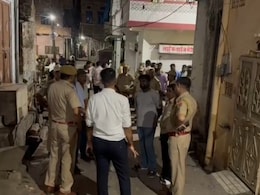 Rajasthan: महिला पर कमेंट के बाद जयपुर में तनाव, दो समुदायों के बीच देर रात पत्थरबाजी, पुलिस ने संभाला मोर्चा Rajasthan: महिला पर कमेंट के बाद जयपुर में तनाव, दो समुदायों के बीच देर रात पत्थरबाजी, पुलिस ने संभाला मोर्चा