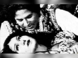 बॉलीवुड का वो पहला गाना, जो आजादी से 16 साल पहले ही बनकर हो गया था तैयार...क्या आप जानते हैं नाम? बॉलीवुड का वो पहला गाना, जो आजादी से 16 साल पहले ही बनकर हो गया था तैयार...क्या आप जानते हैं नाम?