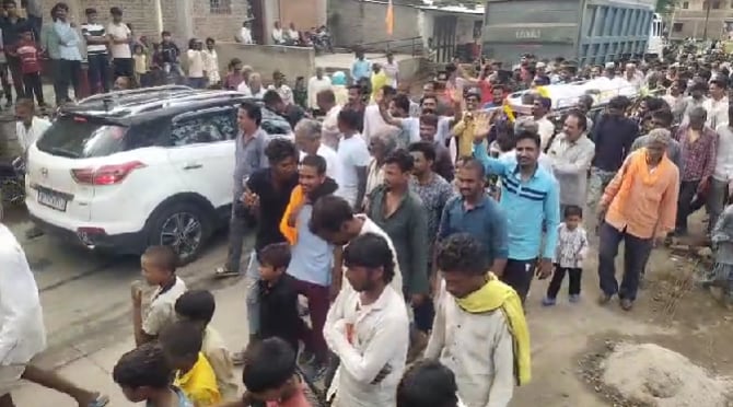 धार जिले में बारिश कराने के लिए इंद्र देव की पूजा धार जिले में बारिश कराने के लिए इंद्र देव की पूजा