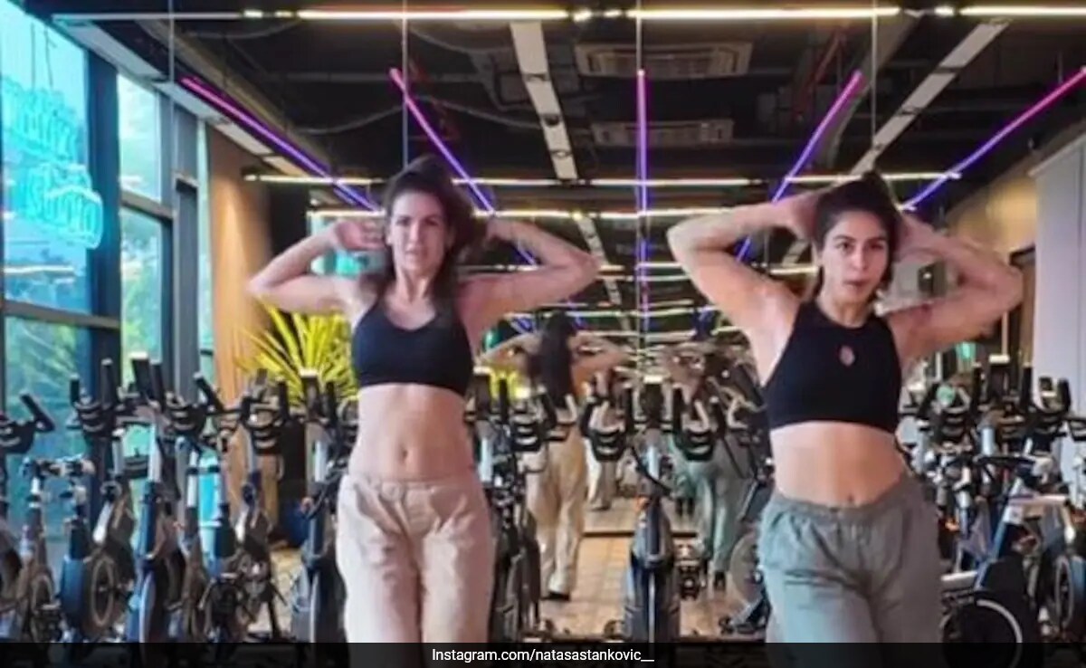 Natasa Stankovic Starts Her Friday with a Dance Fitness Routine