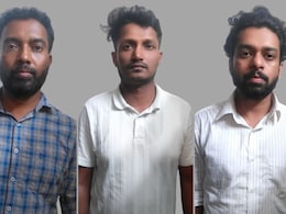 शिक्षकच झाले भक्षक! नोट्स निमित्त, विद्यार्थीनीशी मैत्री आणि... 3 नराधमांनी केलं भयंकर कृत्य शिक्षकच झाले भक्षक! नोट्स निमित्त, विद्यार्थीनीशी मैत्री आणि... 3 नराधमांनी केलं भयंकर कृत्य